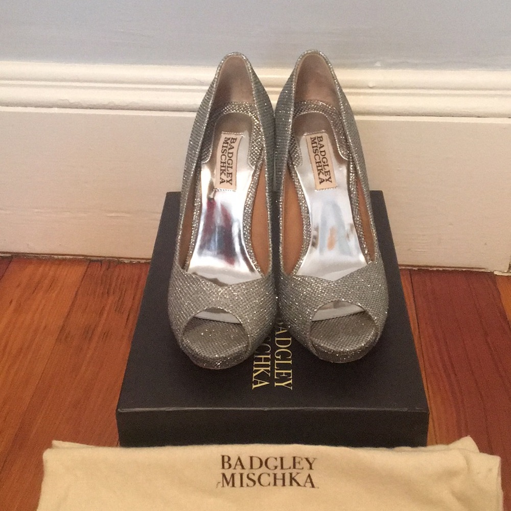 Badgley Mischka Kassidy II peep toe heels